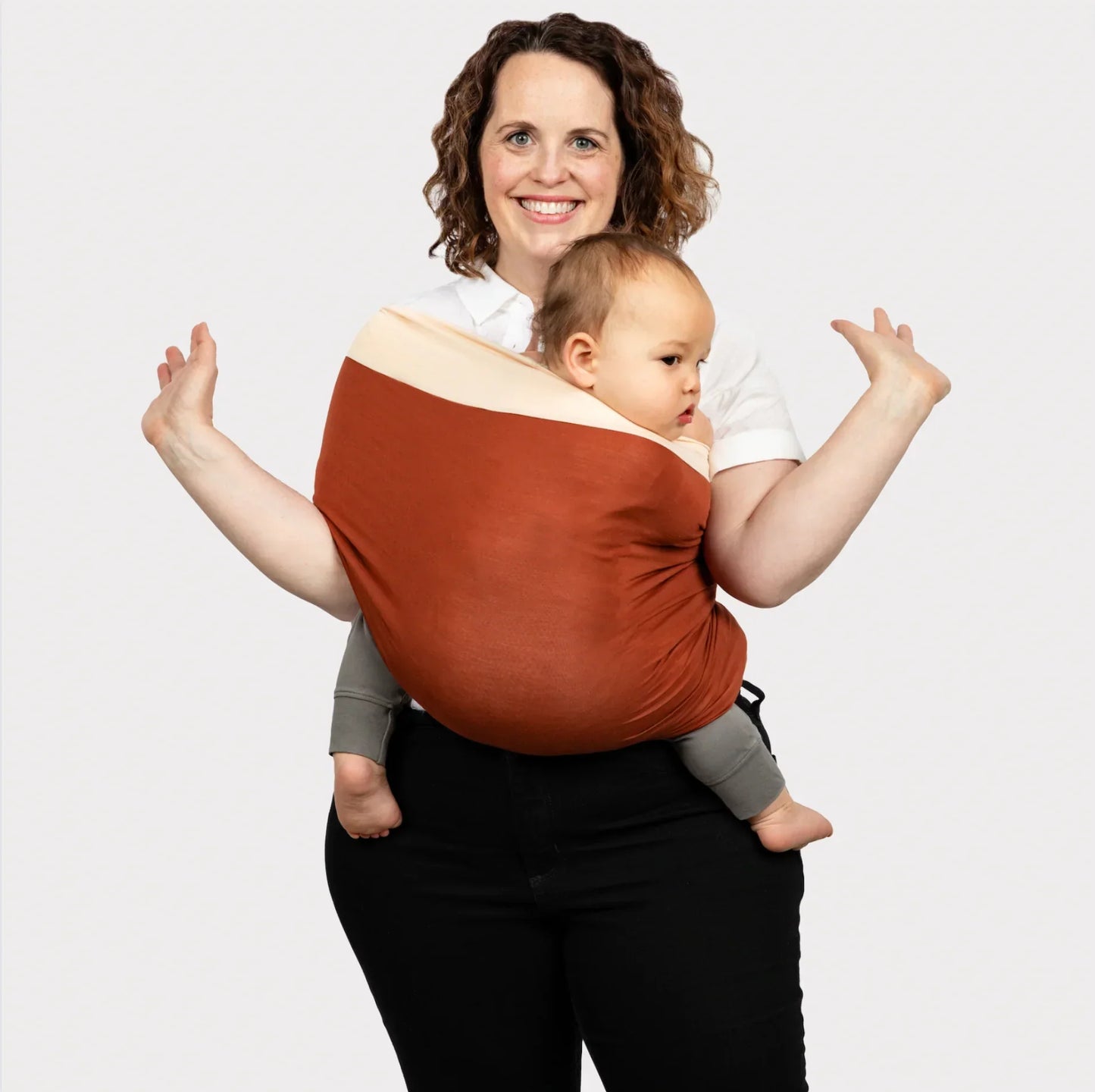 Two-tone cocoon baby carrier for a tender bond every day